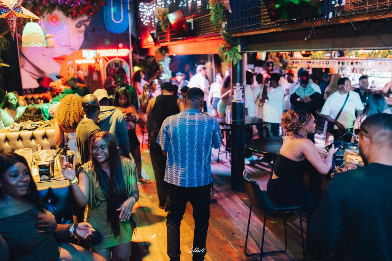Crowd at a Mide Phresh live set
